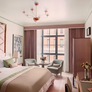 Barriere Fouquet's Hotel